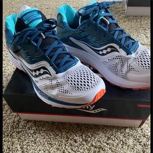 Saucony men’s sneakers Size 11